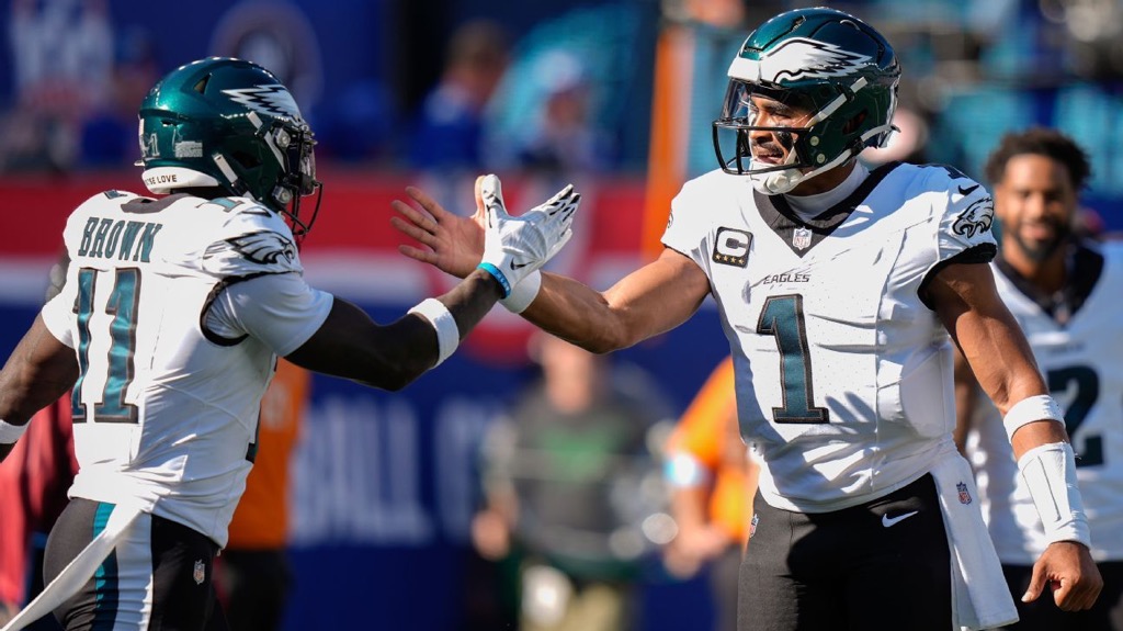 Eagles veteran sheds light on relationship between Jalen Hurts, AJ Brown